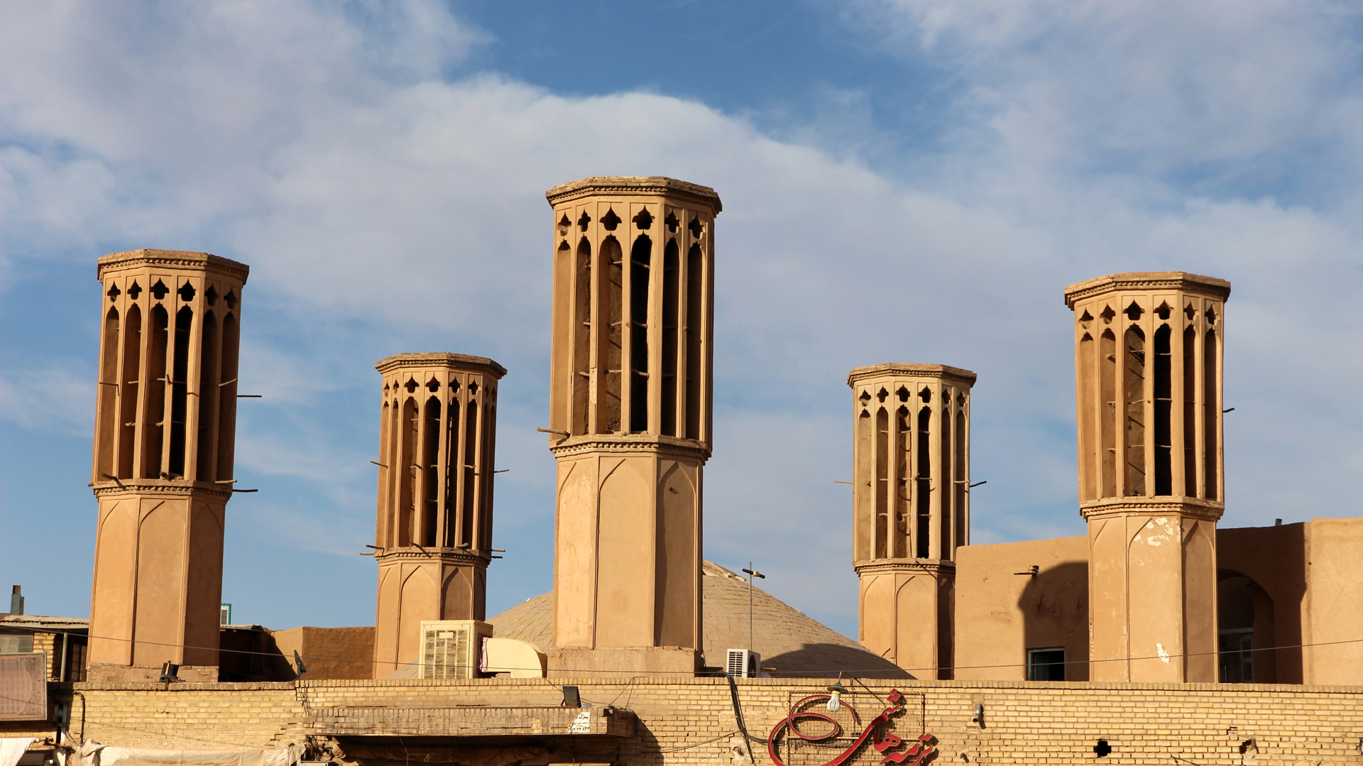 Die Windtürme in Yazd dienen der Klimatisierung der Gebäude