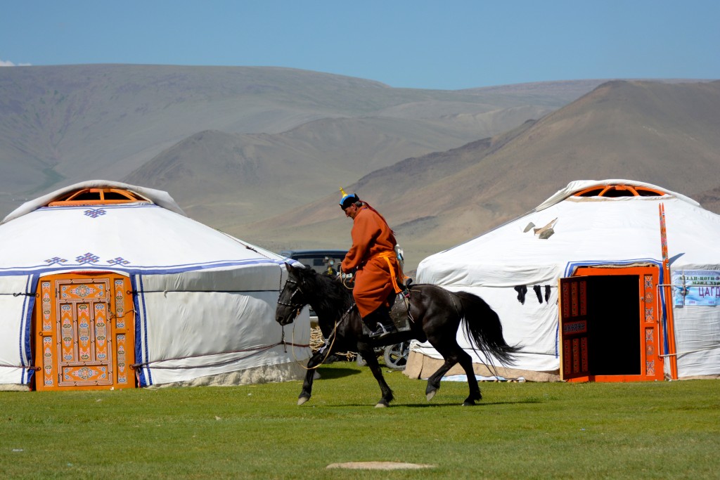 Unser erster Tag in der Mongolei auf dem alljährlichen Naadam Fest. Mongolei, Altenzugs