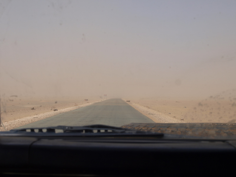 Straße und noch mehr Straße immer geradeaus, Sudan
