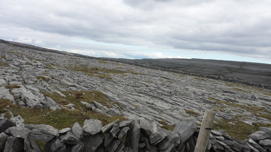Die schroffe Landschaft der Burren