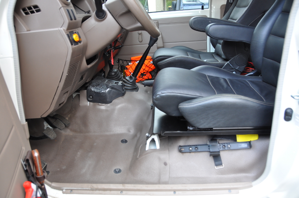 re - Rallye - und Expeditionsservice - Toyota HZJ Sitzkonsole