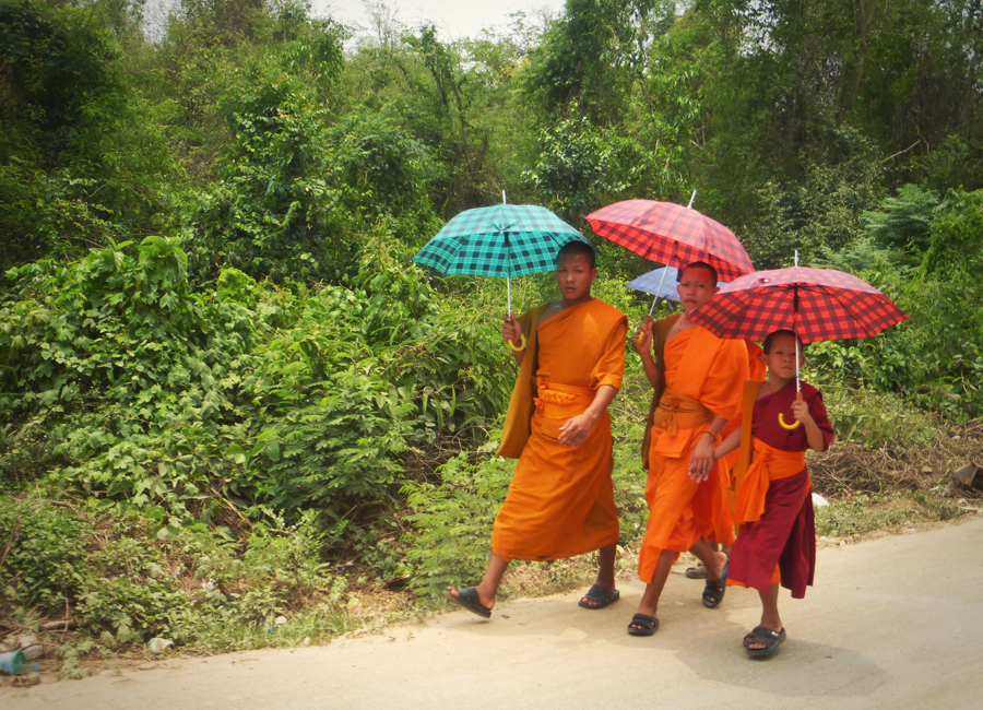Laos, Around the world in 800 Days