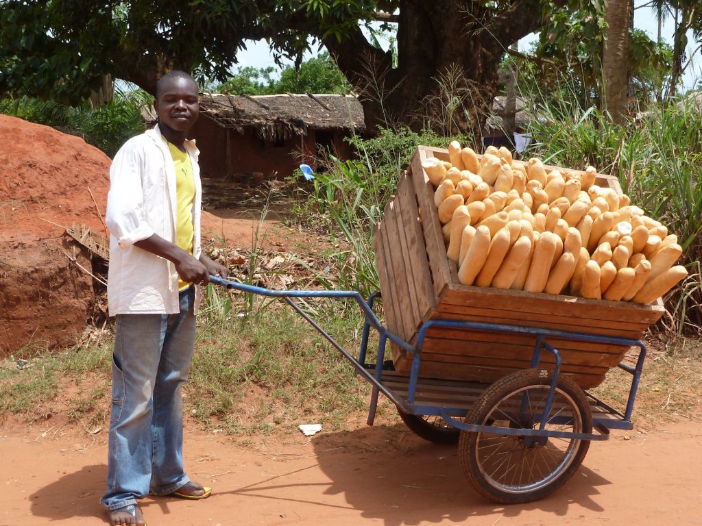 Zentralafrikanische Republik - Brotverkaeufer in Berberati