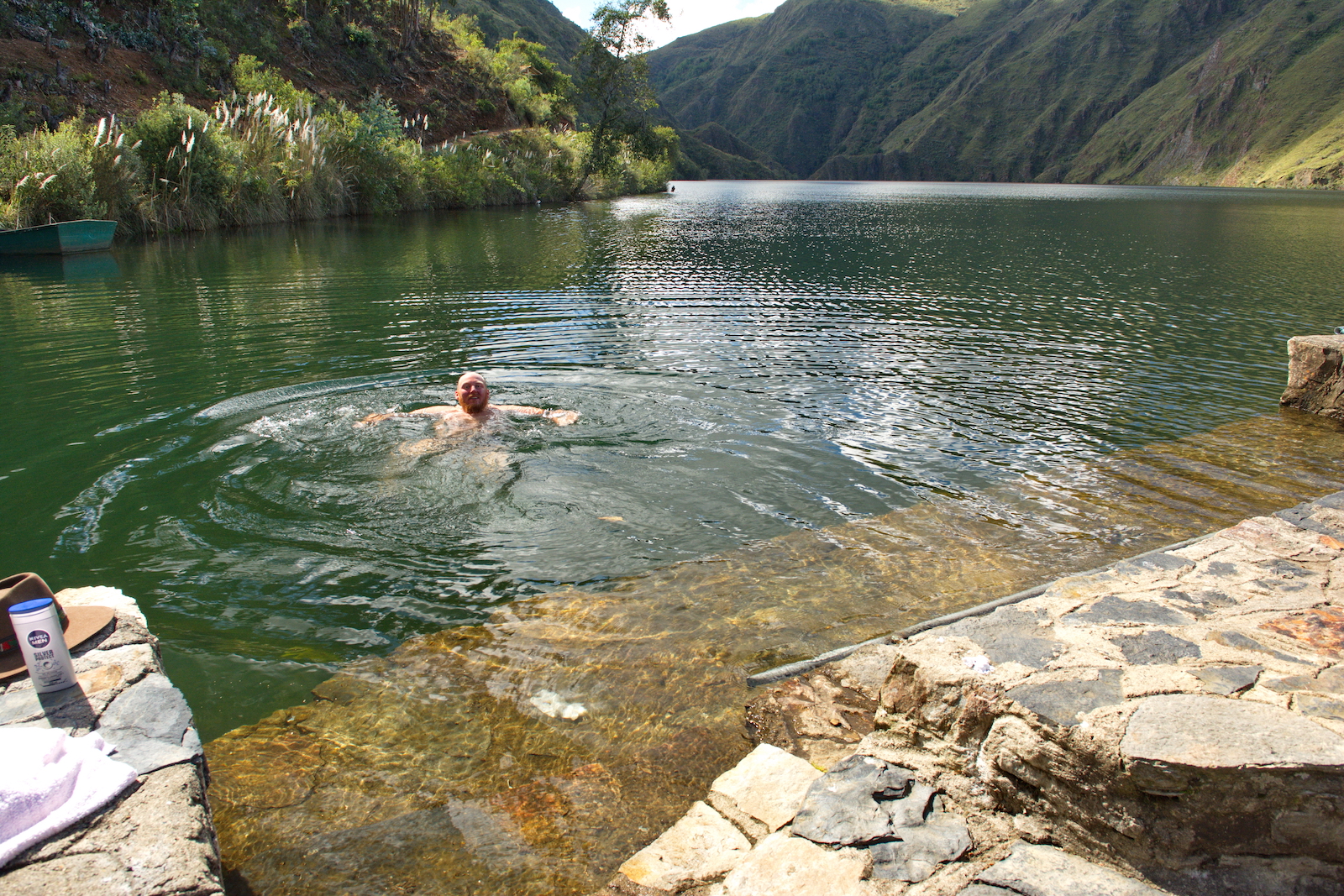 Baden in der Laguna Purhuay, 3700m, Wassertemperatur +7 Grad – man muss sich ja auch mal baden, Interview Christian Weinberger
