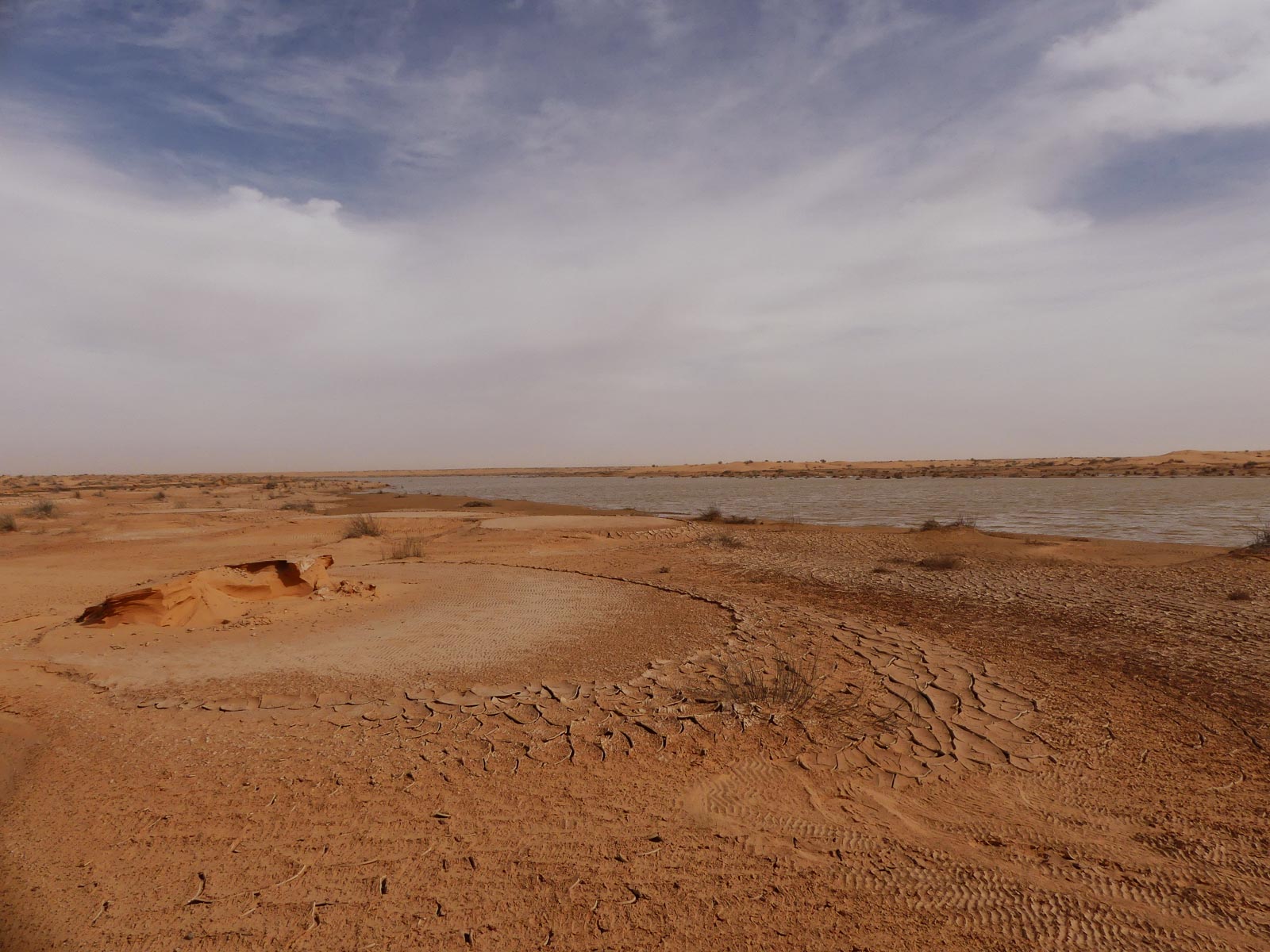 Regenwassersee in der Sahara, Tunesien