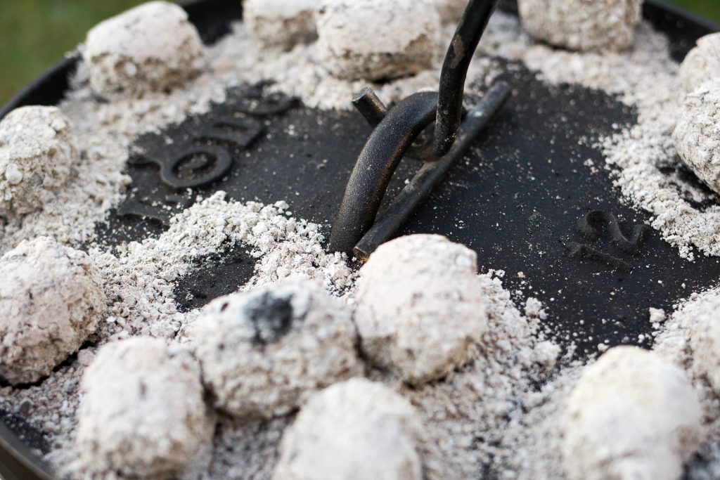 Dutch Oven Pflege, Lagerung und Transport - MATSCH&PISTE Ratgeber