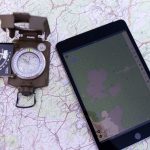 Offroad-Navigation mit Tablet und Kompass