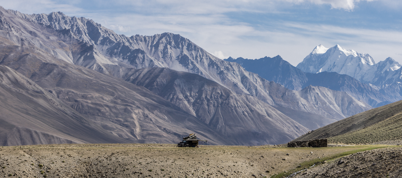 Bodensee-Overlander - Camping im Wakhan Valley in Tadschikistan. Die Berge im Hintergrund gehören bereits zu Afghanistan.