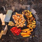 Kochen auf der Muurika - Country-Kartoffeln und Hähnchen mit Gemüse auf der Muurika.