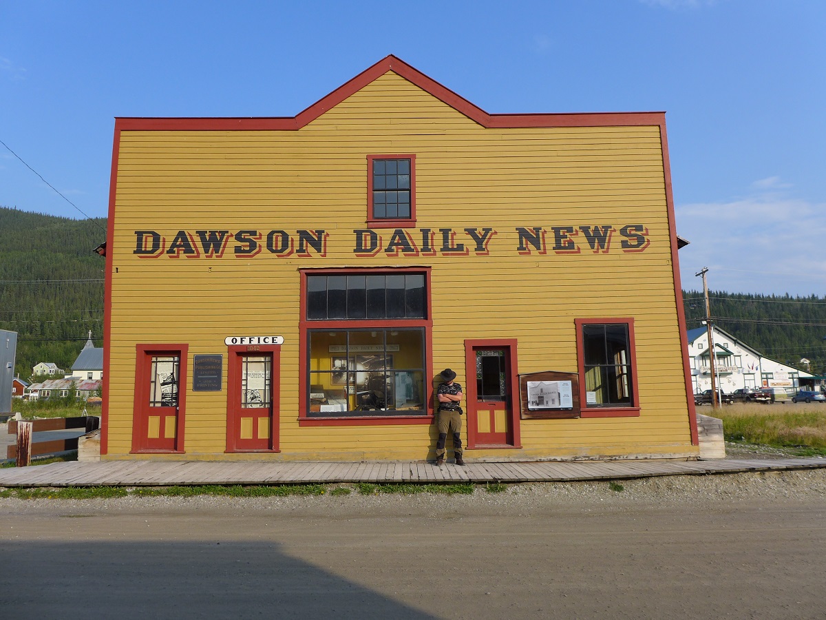 Ein Abenteurer in der Goldgräberstadt Dawson City.