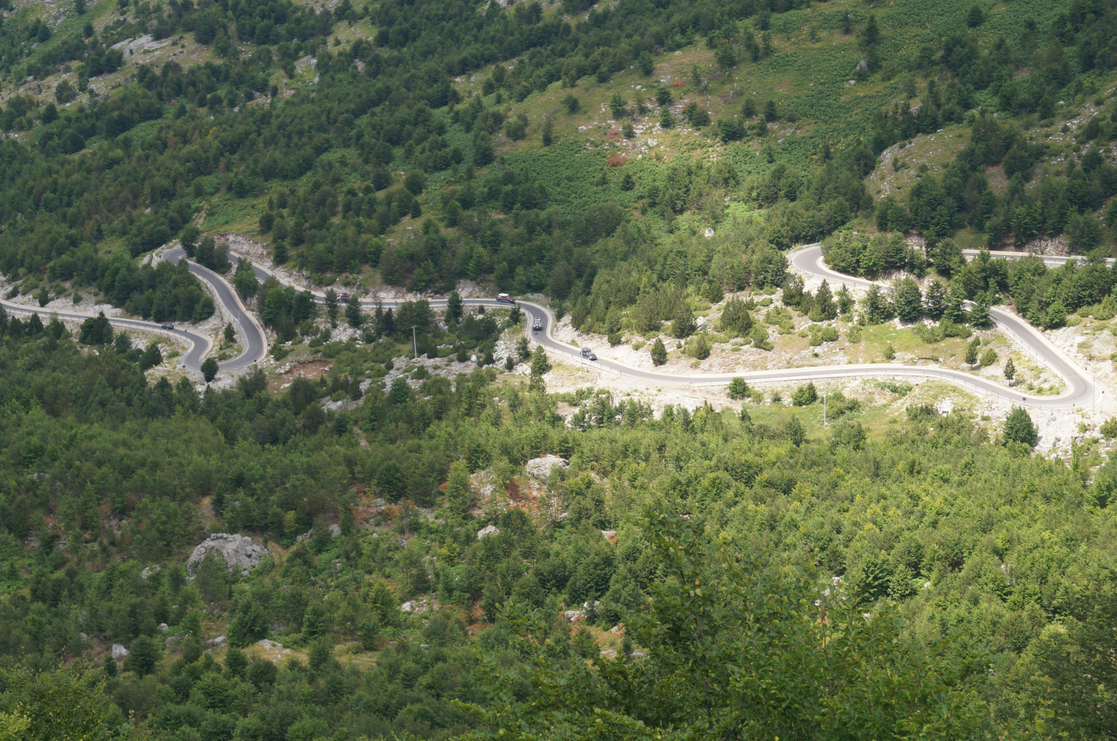 Offroad in Albanien - Ausblick vom Pass Buni i Thores.