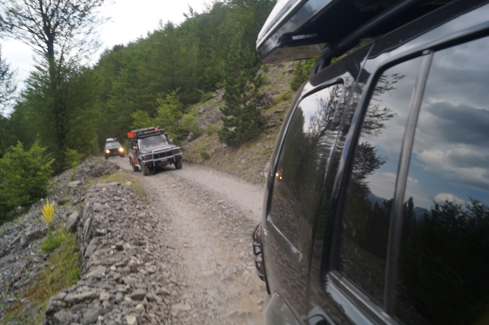 Offroad in Albanien - 4x4-Konvoi in Richtung Theh-Tal.