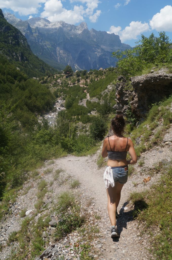 Offroad in Albanien - Wanderlieberhabern geht im Theth-Tal das Herz auf.