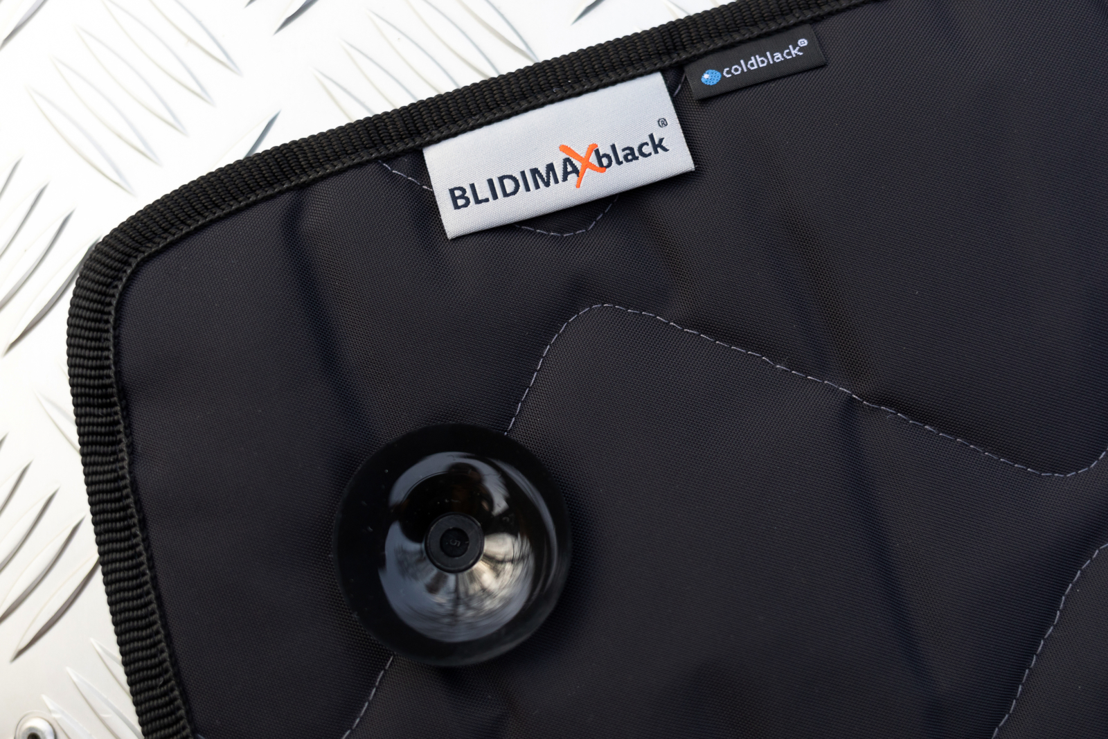 Blidimax Black - Das schwarze Material für kalte und heiße Tage.