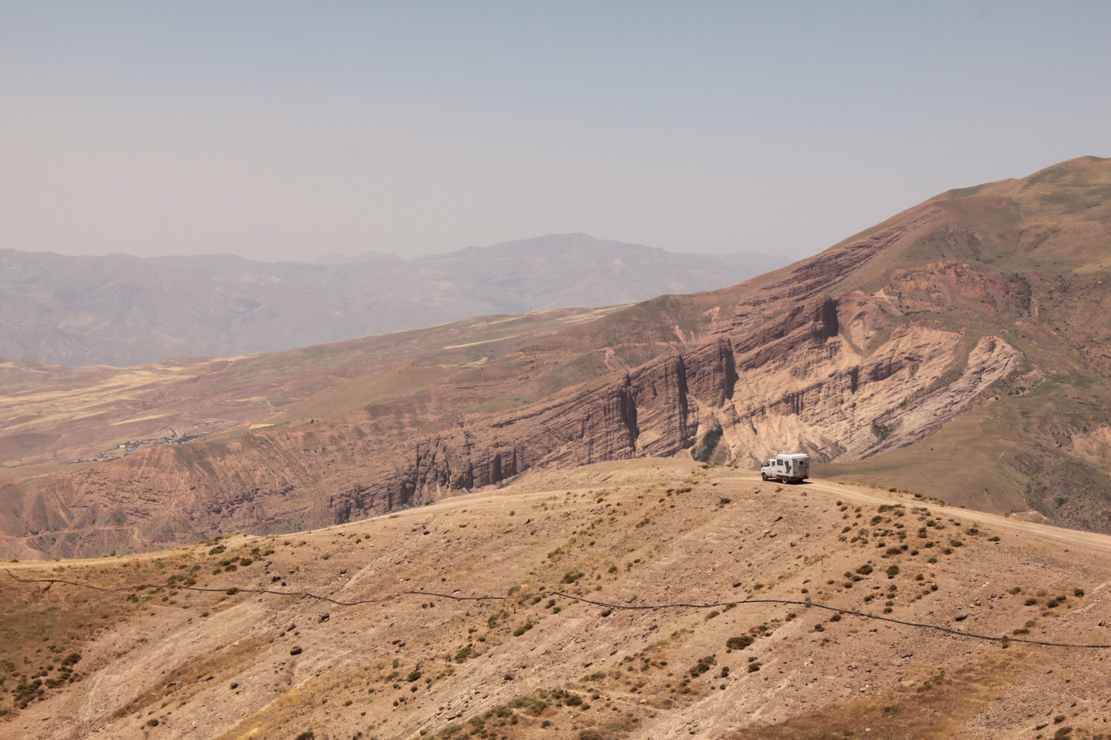 Offroad-Overlanding-Weltreise mit Kindern - Schotterpisten im Elburs-Gebirge, Iran.