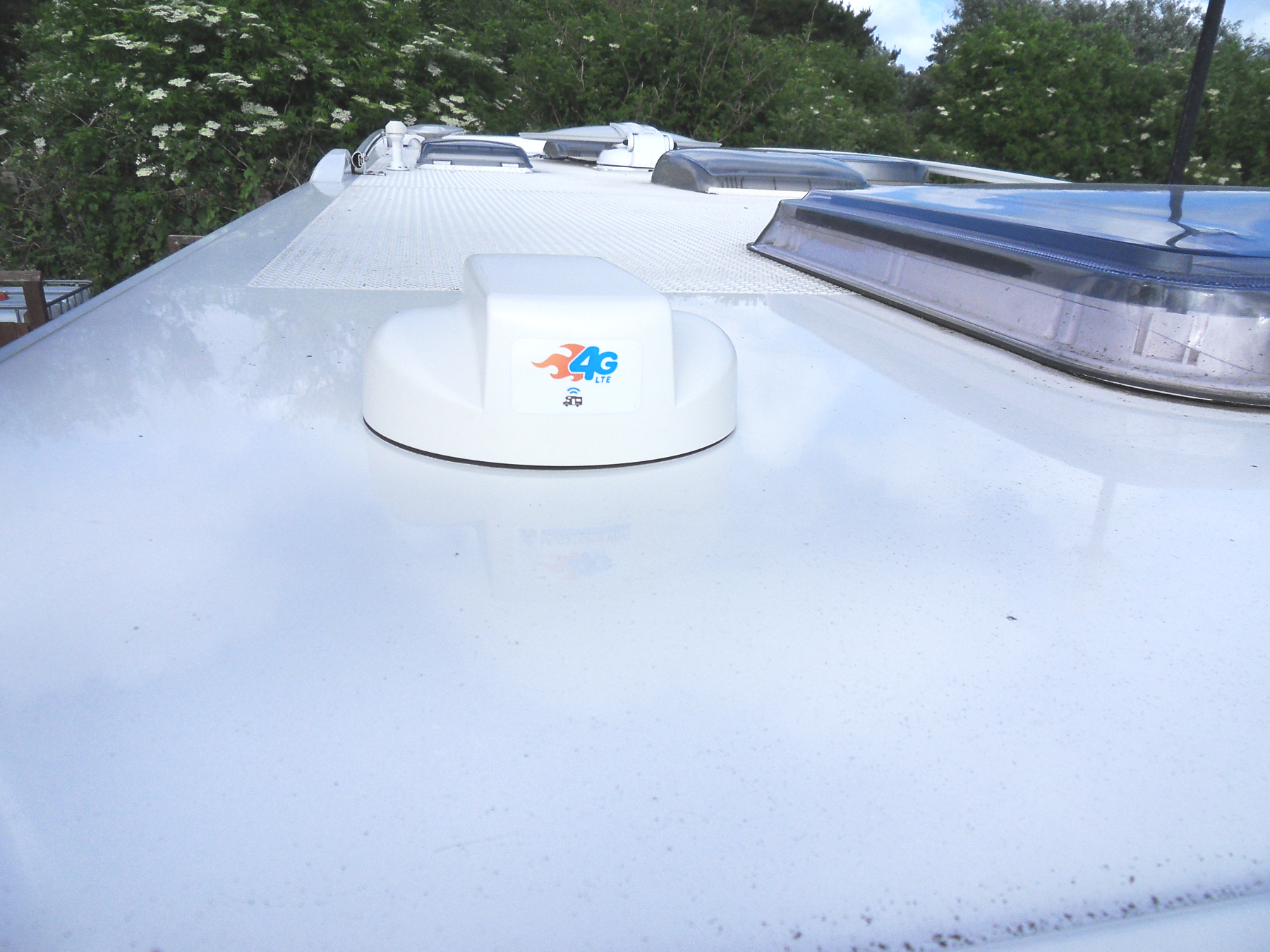 Internet auf Reisen - MIMO-LTE, WiFi und GPS Empfangsantenne. © PUC Car & Phone GmbH