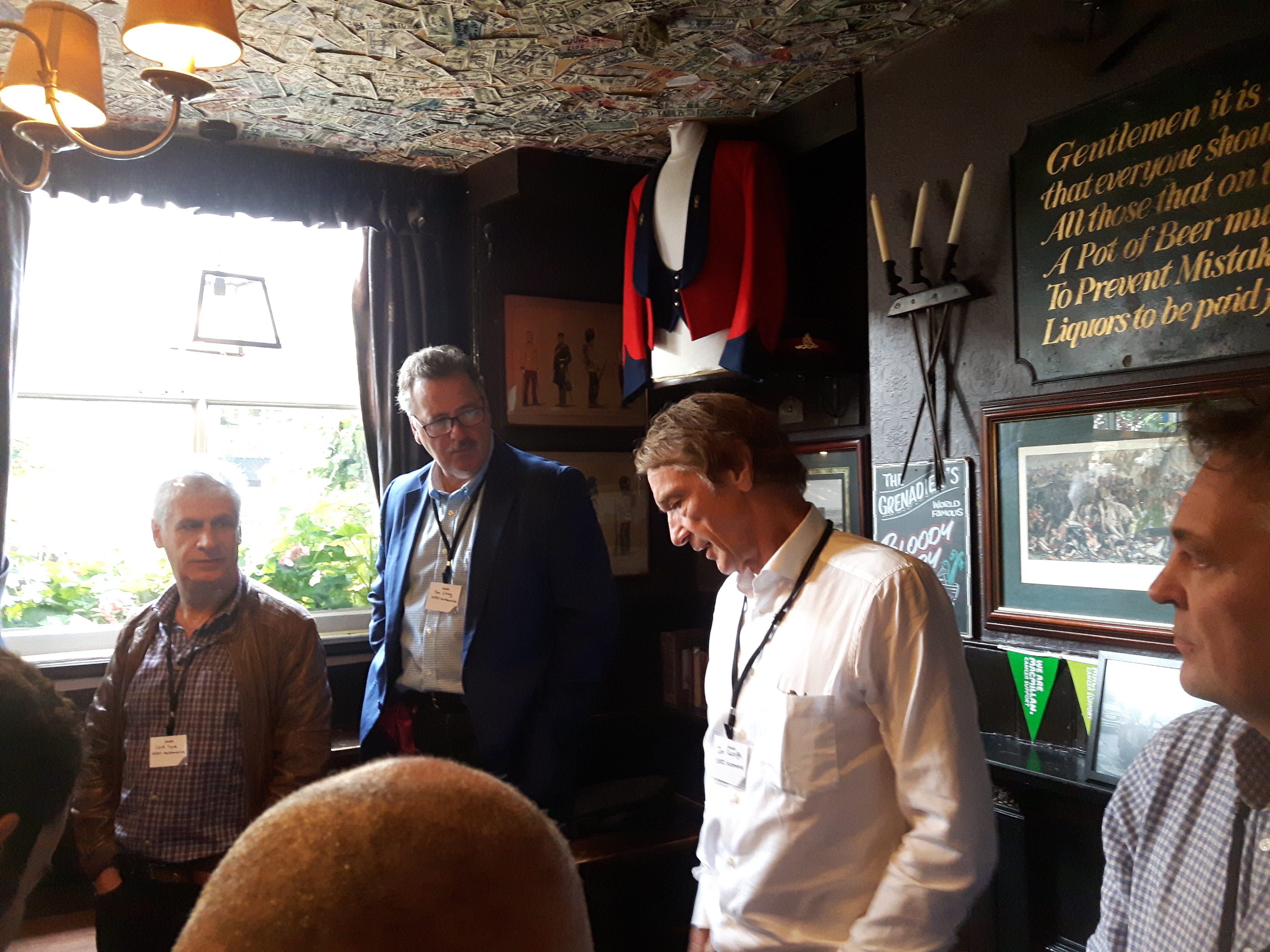 Grenadier - Jim Ratcliffe spricht zur Presse im Grenadier Pub, London über den Brexit.