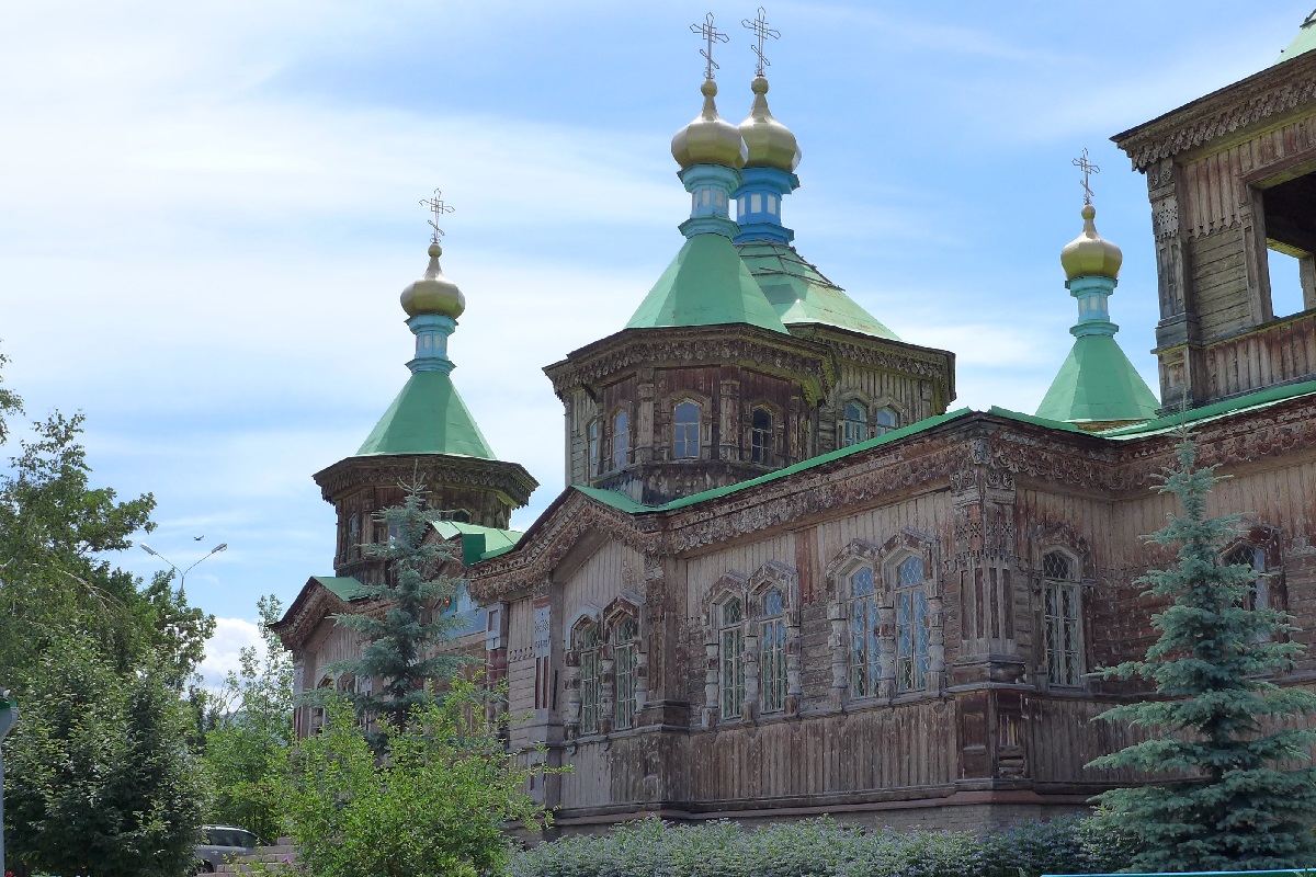 Kirgisien - Hölzerne orthodoxe Kirche in Karakol.