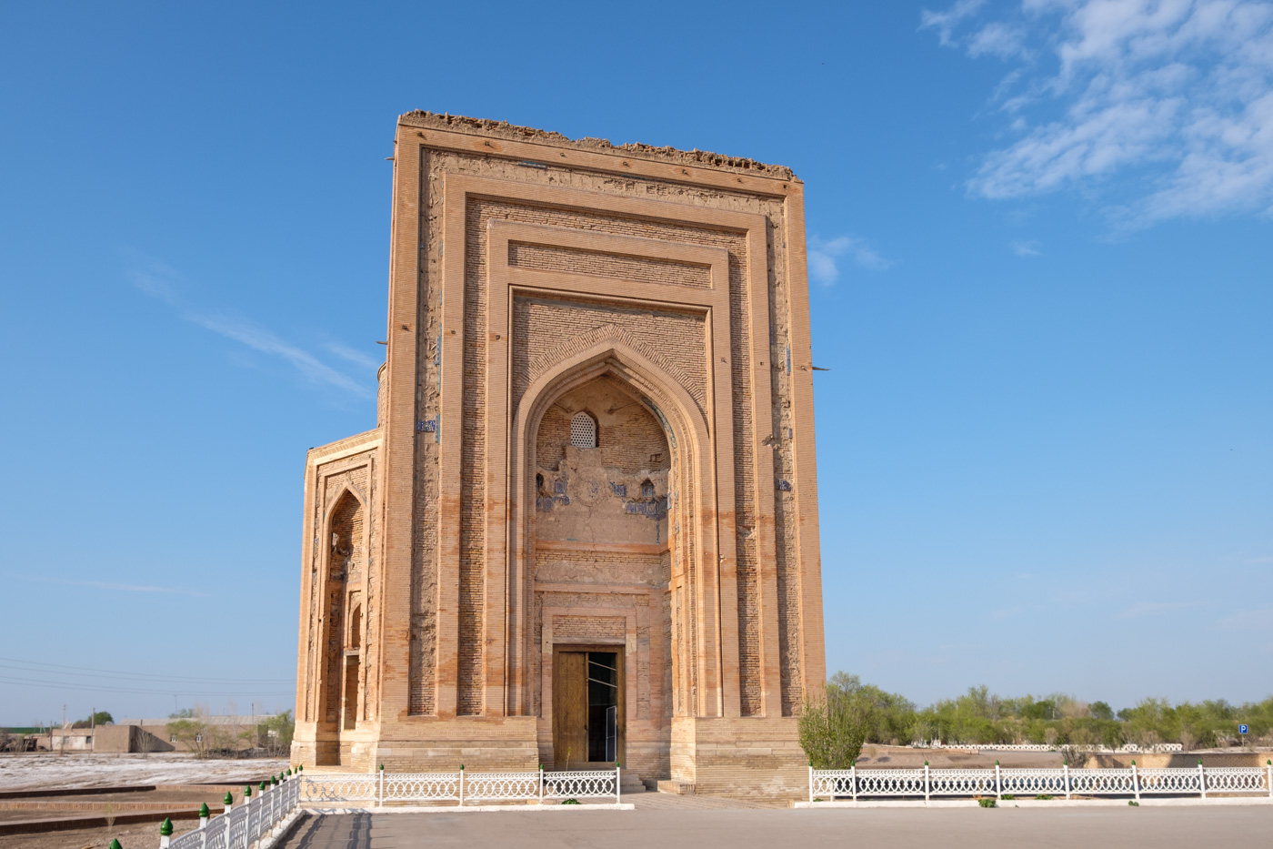 Turkmenistan - Eingansportal des Tura-Beg-Chanum-Mausoleums.
