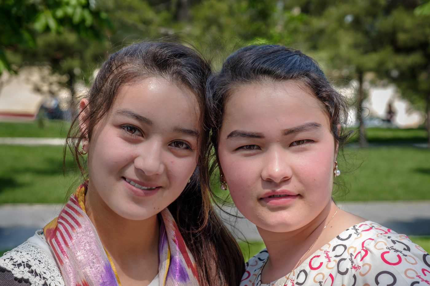 Schülerinnen in Usbekistan.