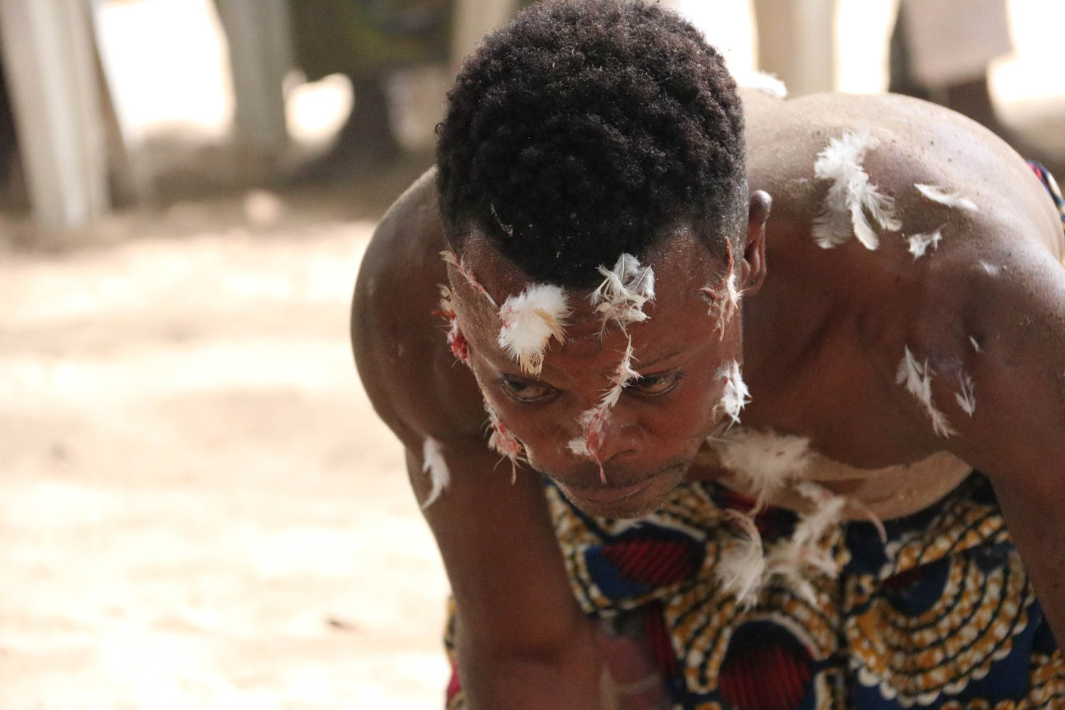 In Ouidah werden wir Zeuge einer Voodoo-Zeremonie für Zakpata, dem Gott der Pocken.