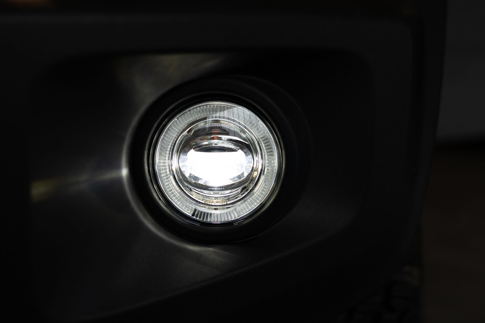 Suzuki Jimny LED-Komplettset - Das Nebellicht des LED-Scheinwerfers.