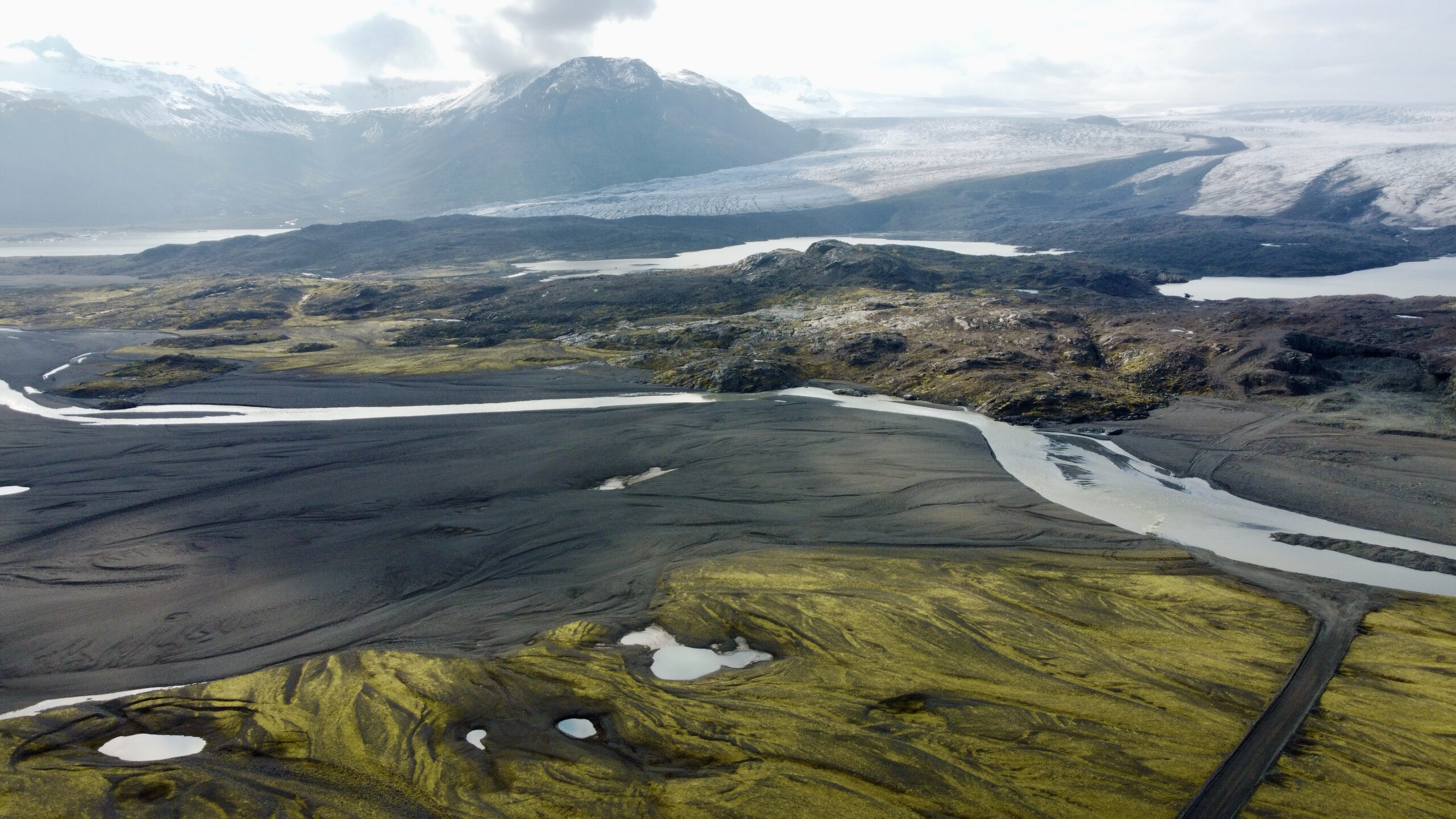 Südlich des Vatnajökull stoßen Eis, Lava und Wasser aufeinander