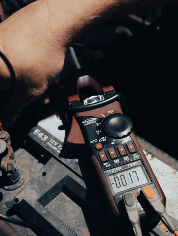 Unterbrechungsfrei einen Kriechstrom messen.