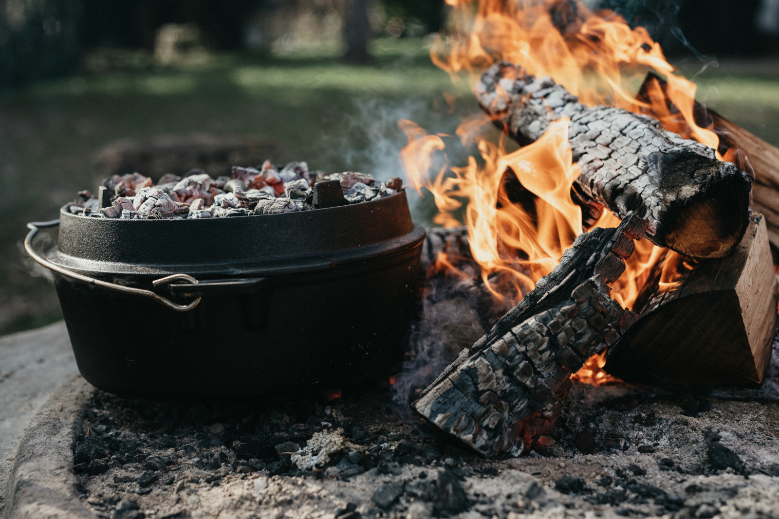 Faszination Feuer - Wärmequelle zum Leben und Kochen.