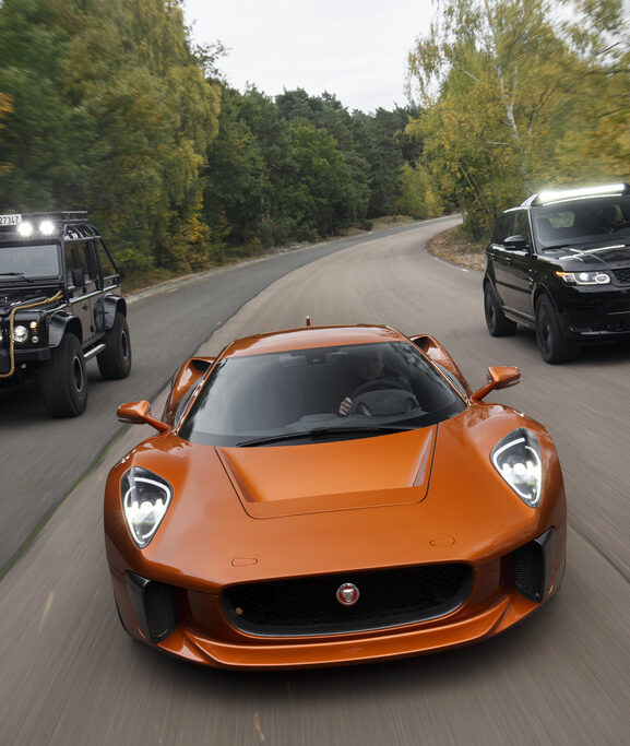 &copy; JLR - Drei Modelle von JLR.