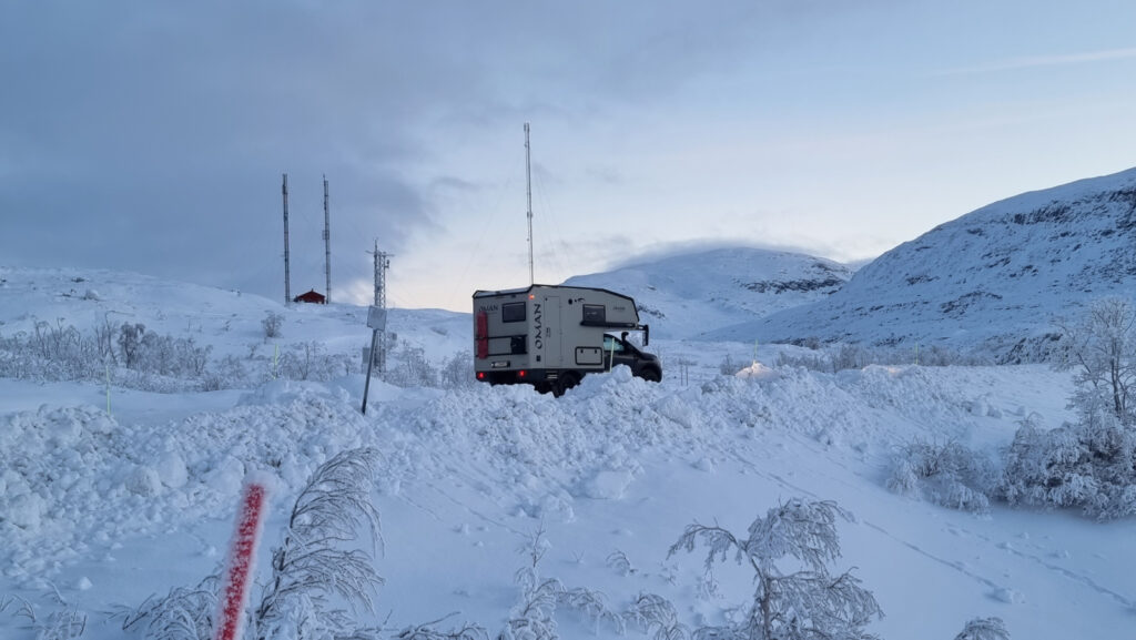 Schnee- und Frostlandschaft in Lappland.
