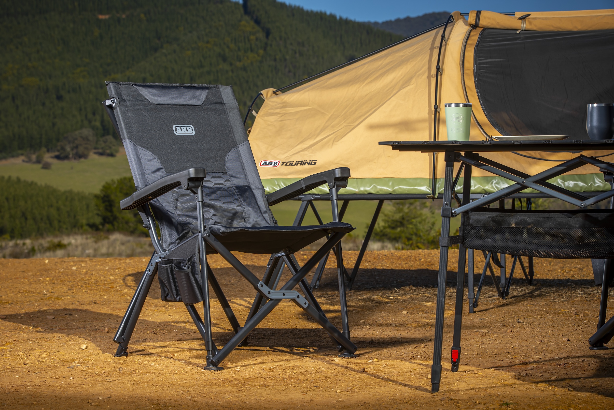 Pinnacle Camp Table und Pinnacle Camp Chair