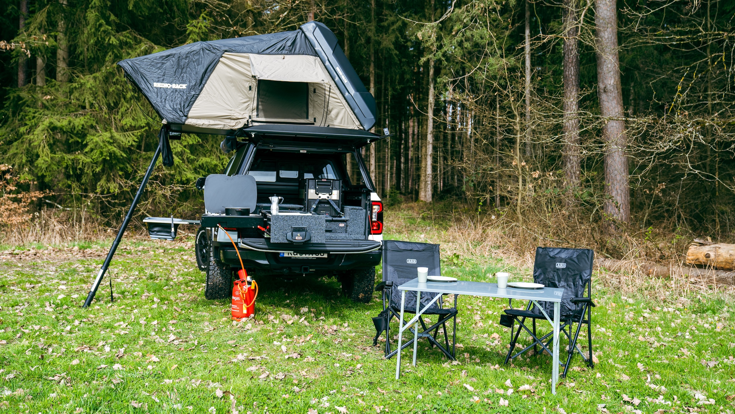 Rhino-Rack Hybrid Hartschalendachzelt