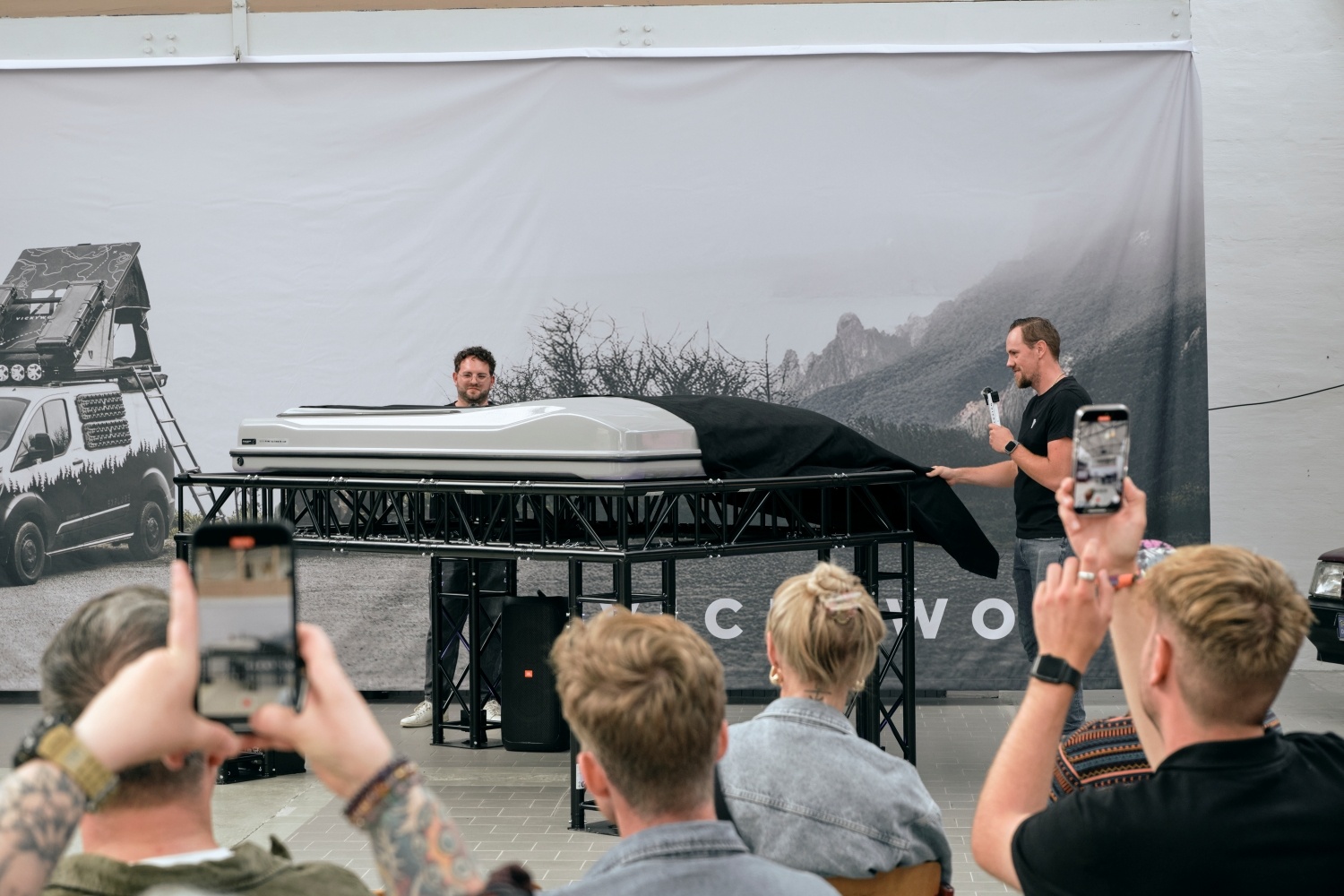 Europine Ultimate Dachzelt als Alternative zum Hubdach für Fahrzeugbauer von Vickywood