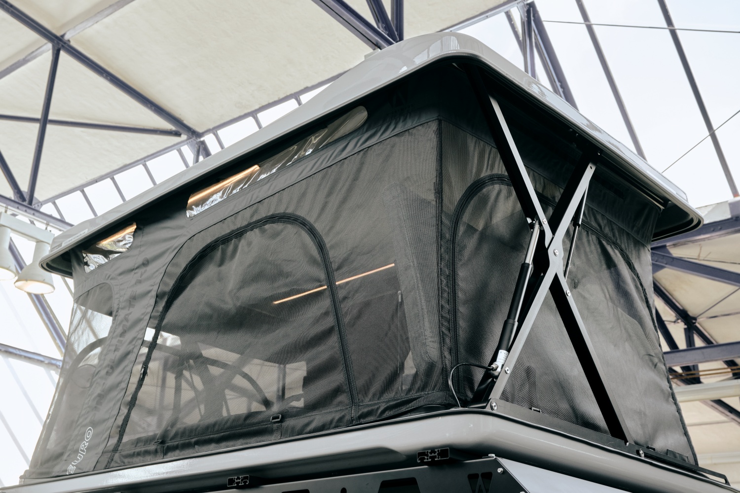 Europine Ultimate Dachzelt als Alternative zum Hubdach für Fahrzeugbauer von Vickywood