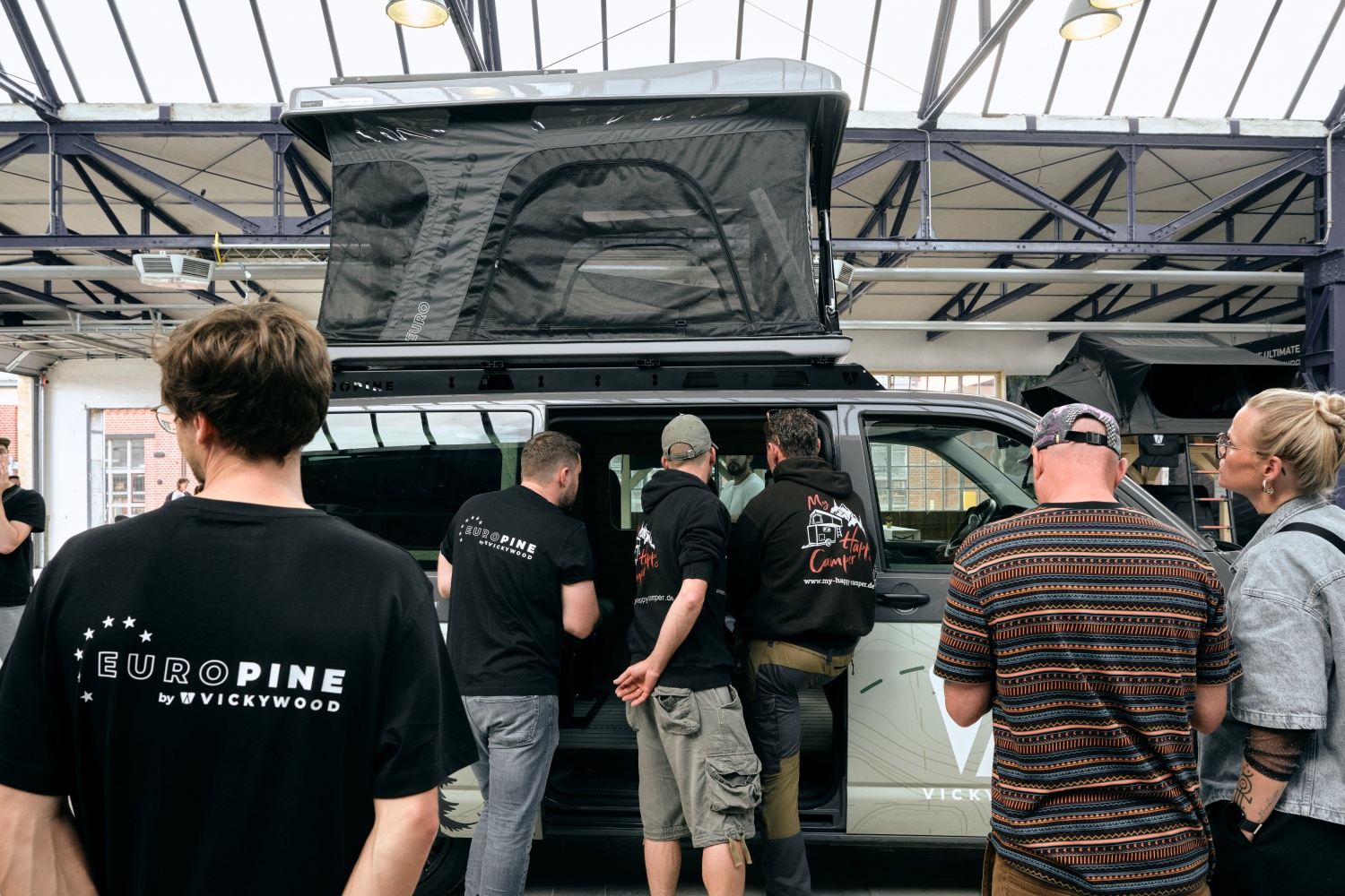 Europine Ultimate Dachzelt als Alternative zum Hubdach für Fahrzeugbauer von Vickywood