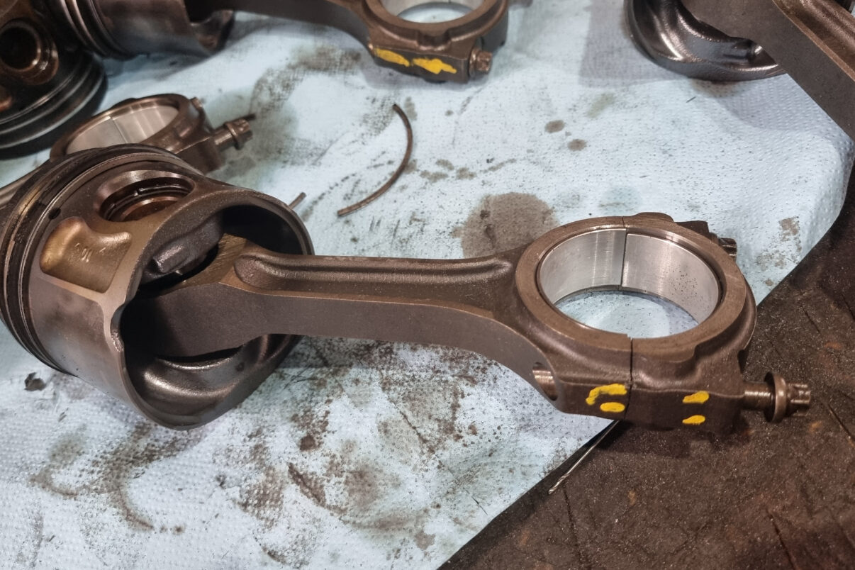 Kolben mit Schaden durch Mangelschmierung.