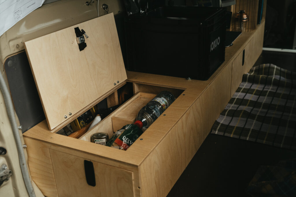 Innenausbau Land Cruiser Schublade im Heck