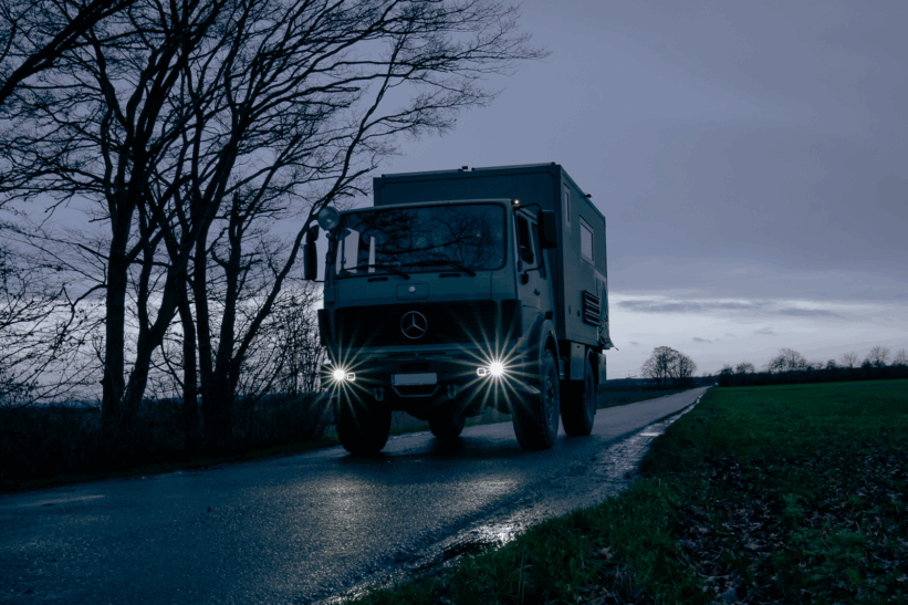 Licht im Herbst - Mercedes-Benz 1222