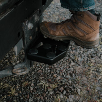 Trittsicher und stört nicht im Gelände.