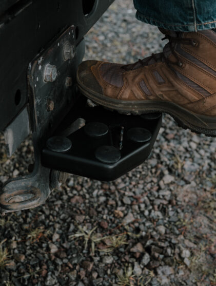 Trittsicher und stört nicht im Gelände.