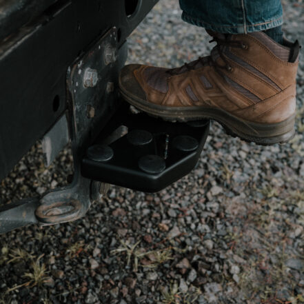 Trittsicher und stört nicht im Gelände.