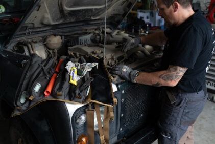 Fahrzeugwartung -Selbermachen, insbesondere an älteren Fahrzeugen.