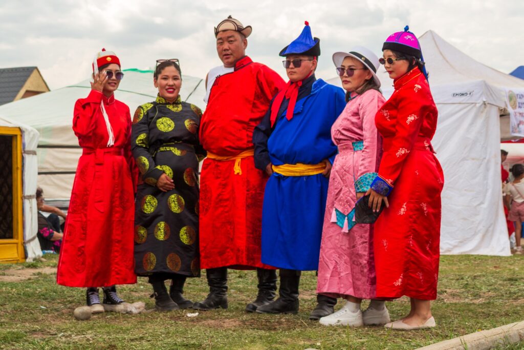 Mongolei Traditionelle mongolische Kleidung der Deel