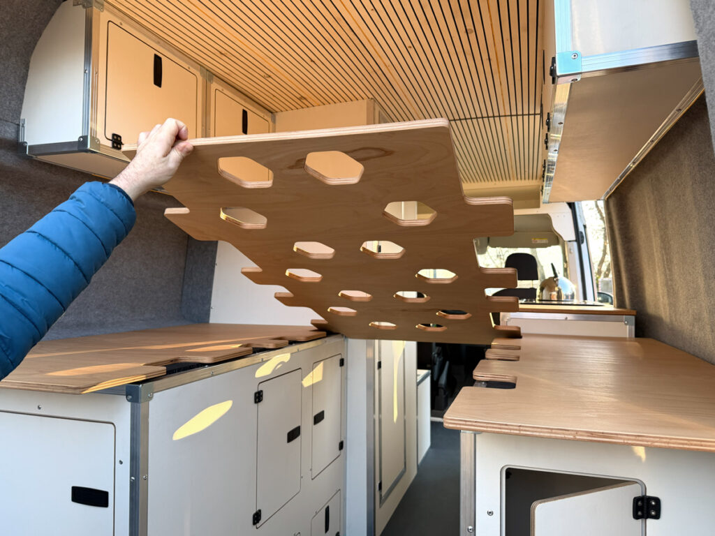 Oryx Solutions - VW Crafter und MAN TGE modulares Mobelsystem