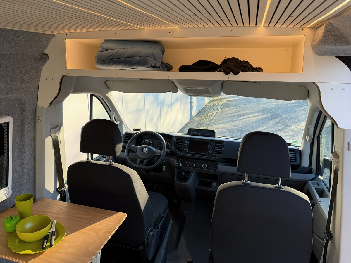Ablage im Fahrerhaus für VW Crafter und MAN TGE von ORYX Solutions