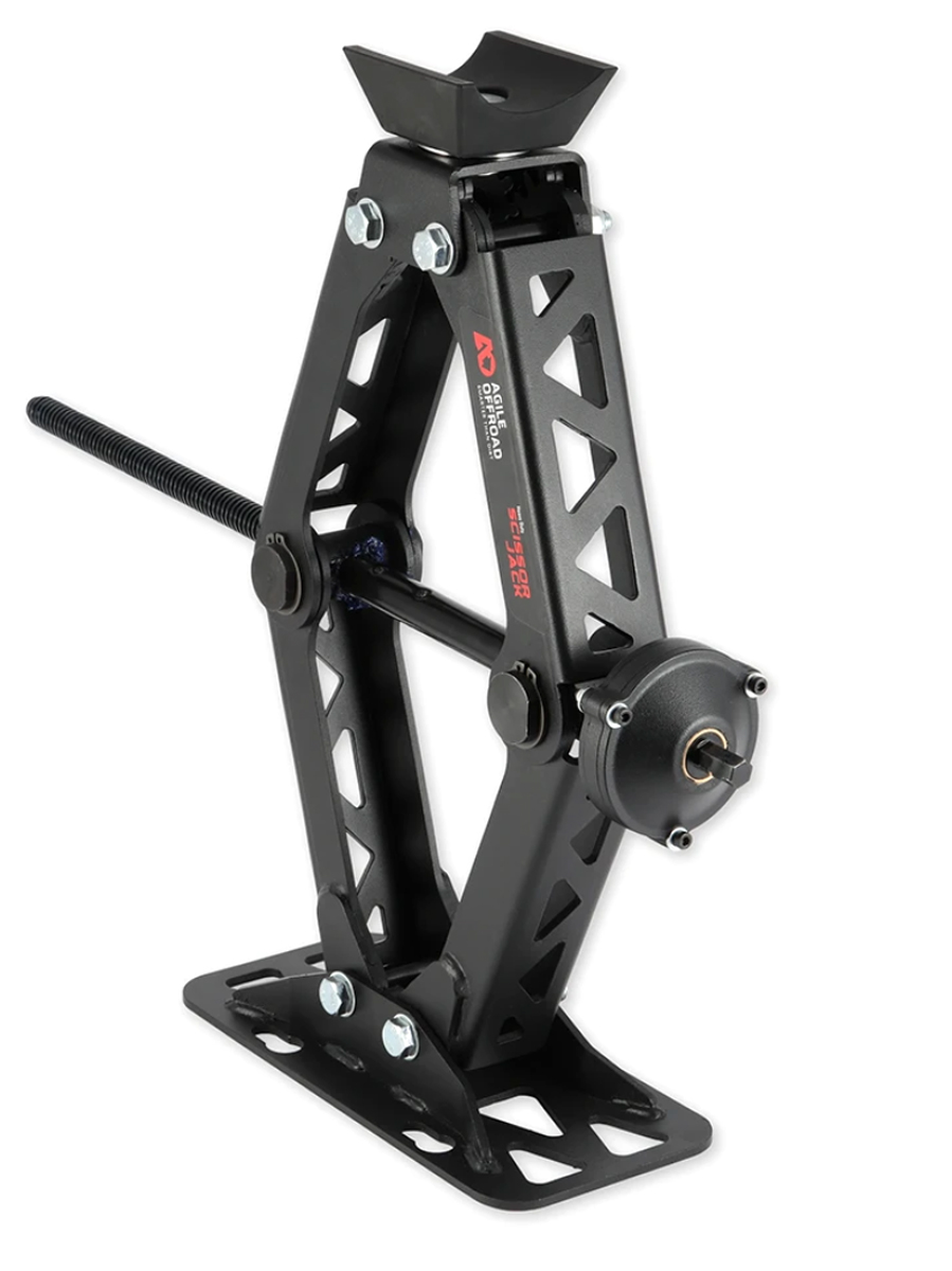 Bis zu 52 cm hebt er auch vollbeladene Fahrzeuge an.