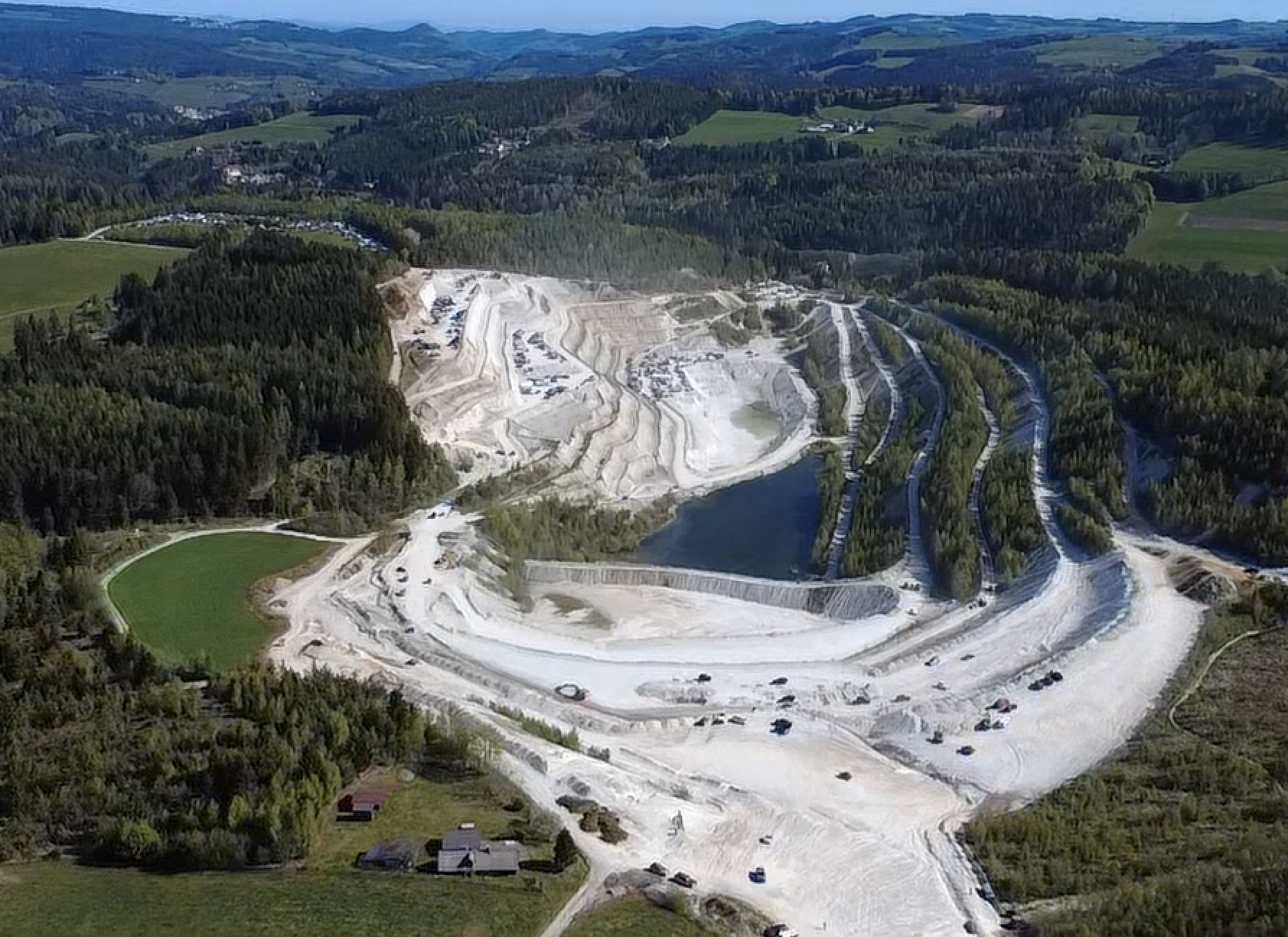 Luftaufnahme vom Offroad-Gelaende in Aspang