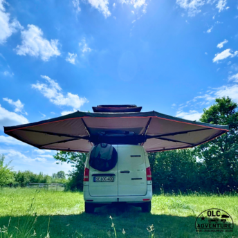 OLC Adventure 360-Markise ausgeklappt am Kastenwagen