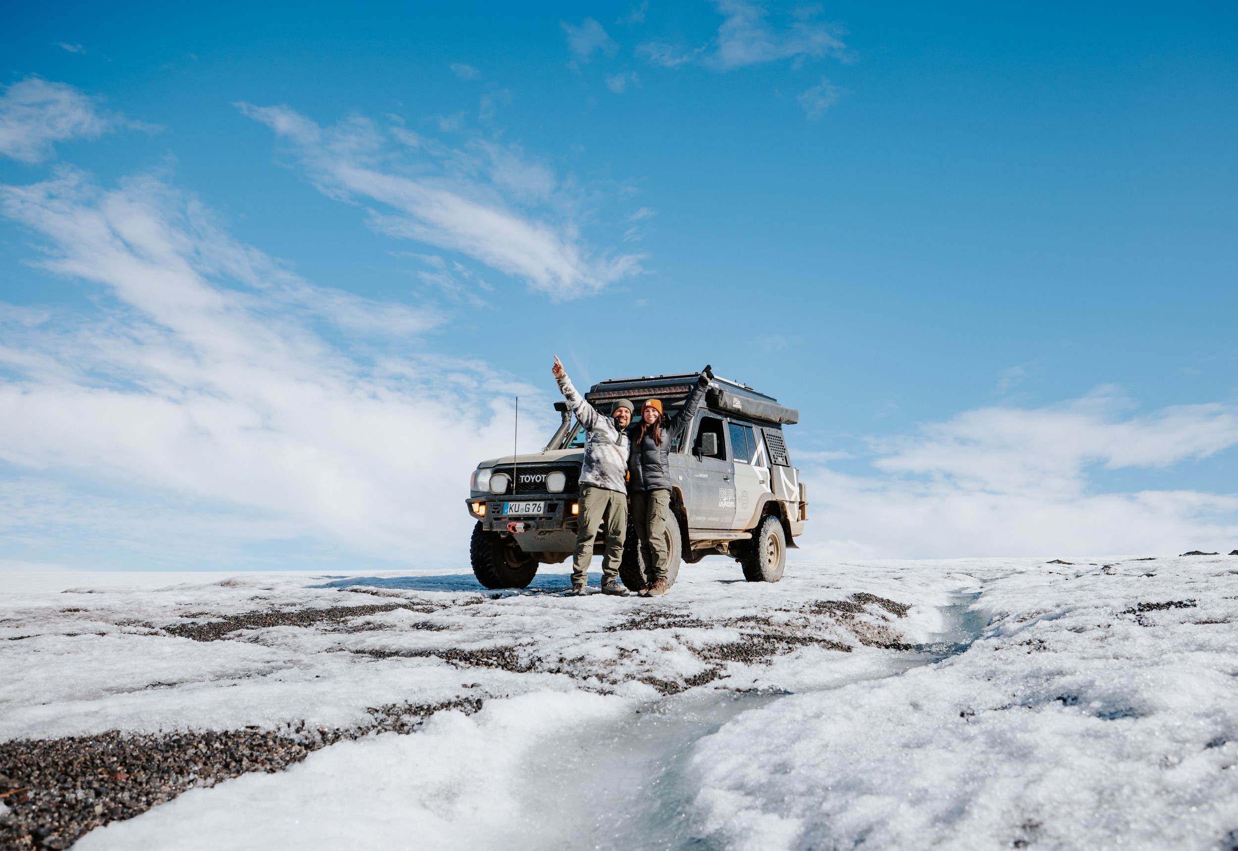 Toyota Land Cruiser GRJ76 auf einem Gletscher in Island
